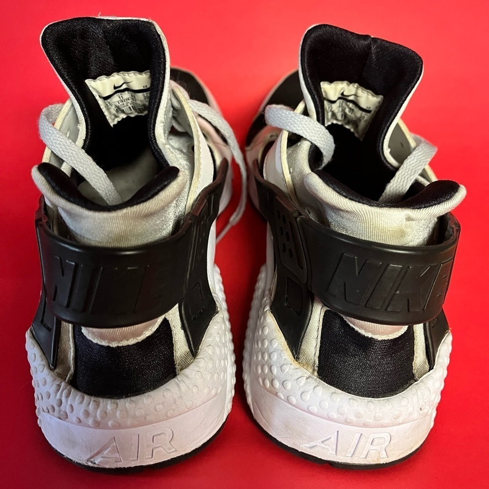 🔥Nike Huarache Black and White Shoes 🚨 - Picture 3 of 5